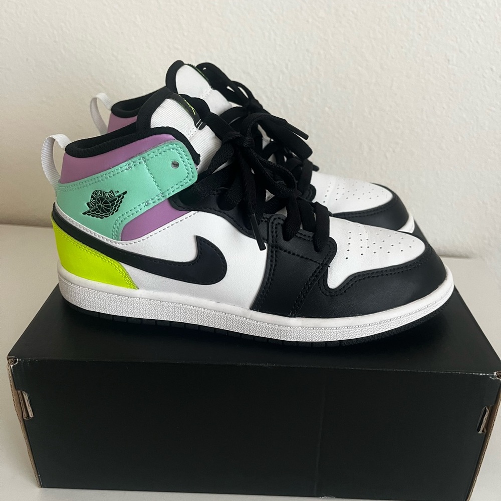 Air Jordan 1 Mid Pastel